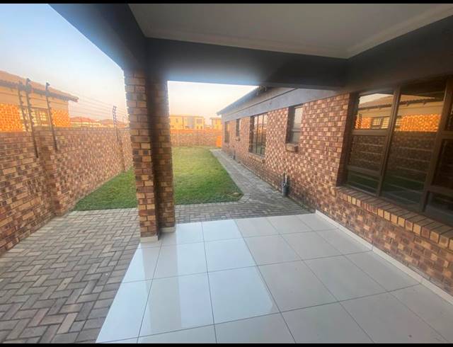 4 BEDROOM HOUSE FOR SALE IN AERORAND
